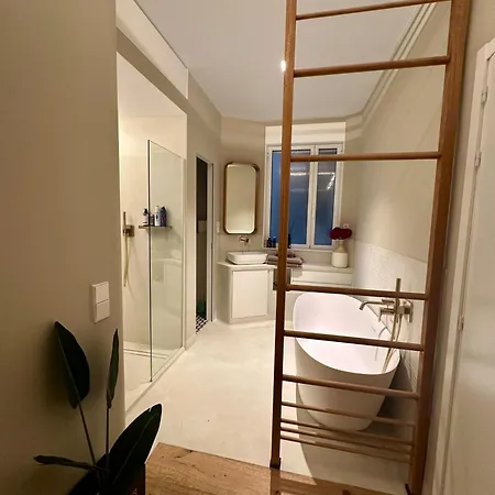 Cozy With Sea View Apartment *